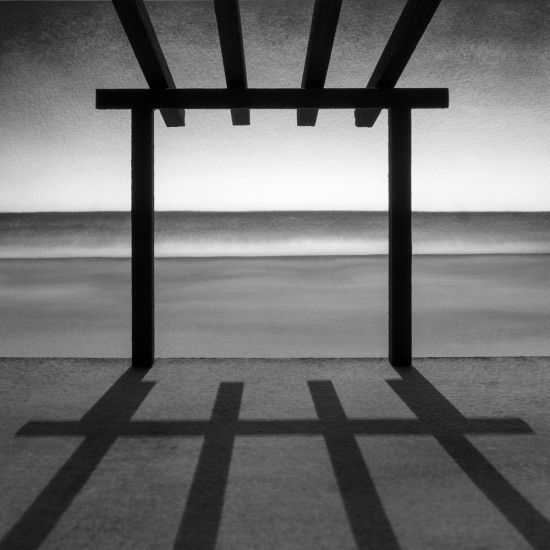 Standing on a Beach - 10.12 asilo_asylum, 2015, stampa ai pigmenti di carbone su carta cotone Hahnemühle, 40x40cm