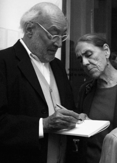 Frammenti e figure architettoniche ai quattro angoli del mondo  - Gaetano Pesce e Antonia Jannone all'inaugurazione, Galleria Jannone, Milano, 2015
Ph: Adicorbetta