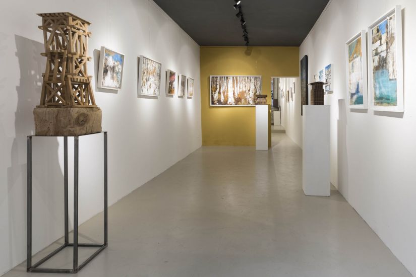Mostra delle sculture di Michele De Lucchi con gli smalti su carta e ferro di Alessandro Busci, giugno 2019 ph. Nicola Gnesi