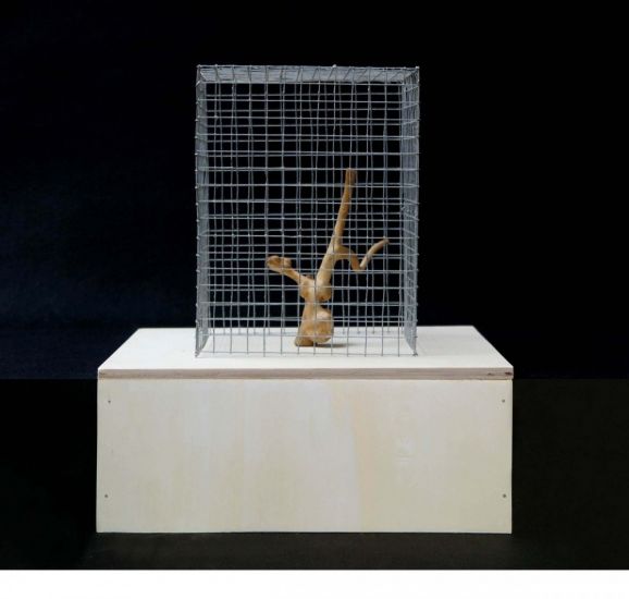 Archetipi - Andrea Branzi, Archetipi n. 2, 2019, legno e rete metallica, 30 x 30 h 34 cm ph. Daniele Macchi