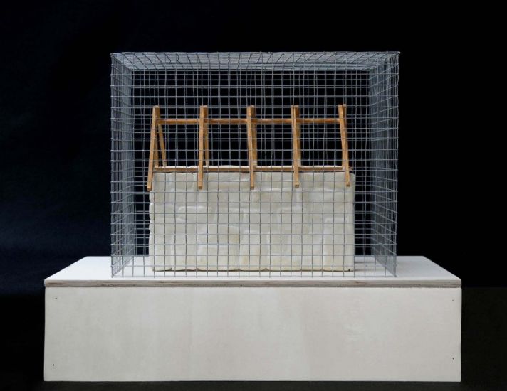 Archetipi - Andrea Branzi, Archetipi n. 1, 2019, DAS, legno e rete metallica 50 x 32 h 39 cm ph. Daniele Macchi